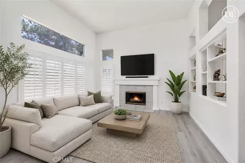 Living - 32163 Cala Torrente, Temecula, CA 92592 photo 5 of 7