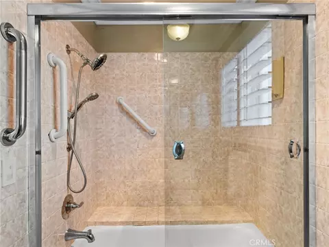 Bath - 3514 Laketree, Fallbrook, CA 92028 photo 3 of 5