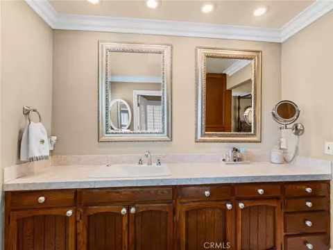 Bath - 3514 Laketree, Fallbrook, CA 92028 photo 1 of 5