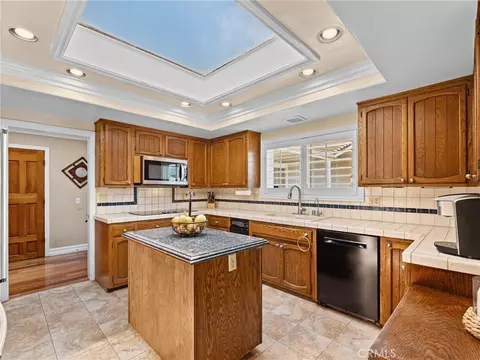 Kitchen - 3514 Laketree, Fallbrook, CA 92028 photo 3 of 4