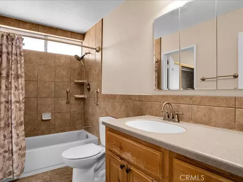 Bath - 5567 Baileya, Twentynine Palms, CA 92277 photo 1 of 1