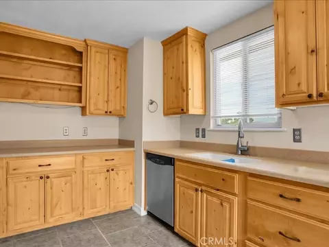 Kitchen - 5567 Baileya, Twentynine Palms, CA 92277 photo 3 of 4