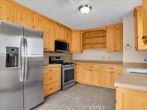 Kitchen - 5567 Baileya, Twentynine Palms, CA 92277 photo 2 of 4