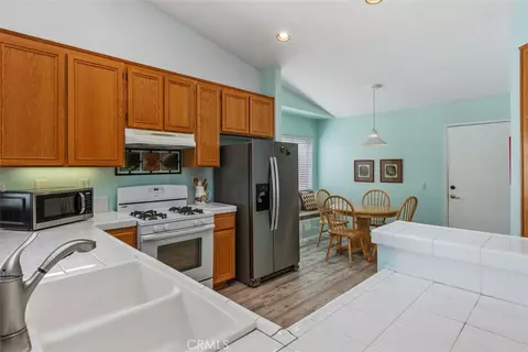 Kitchen - 4933 Lake Shore Ct, Fallbrook, CA 92028 photo 3 of 5
