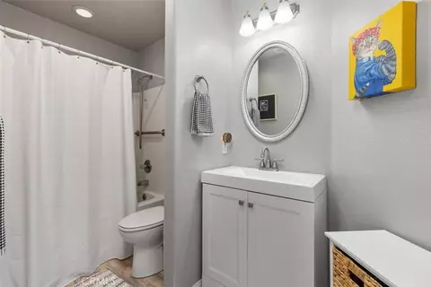 Bath - 4933 Lake Shore Ct, Fallbrook, CA 92028 photo 1 of 2