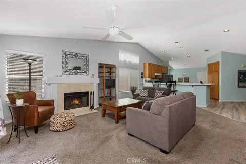Living - 4933 Lake Shore Ct, Fallbrook, CA 92028 photo 2 of 2