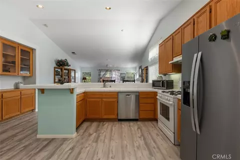 Kitchen - 4933 Lake Shore Ct, Fallbrook, CA 92028 photo 4 of 5