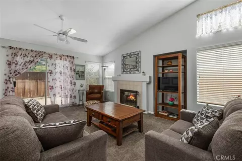 Living - 4933 Lake Shore Ct, Fallbrook, CA 92028 photo 1 of 2