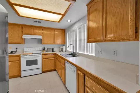 Kitchen - 58370 Mountain Vw, Yucca Valley, CA 92284 photo 3 of 3