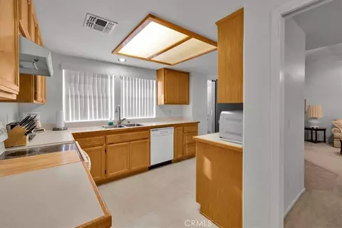 Kitchen - 58370 Mountain Vw, Yucca Valley, CA 92284 photo 2 of 3