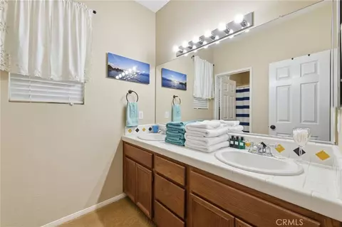 Bath - 46125 Grace Ct, Temecula, CA 92592 photo 2 of 4