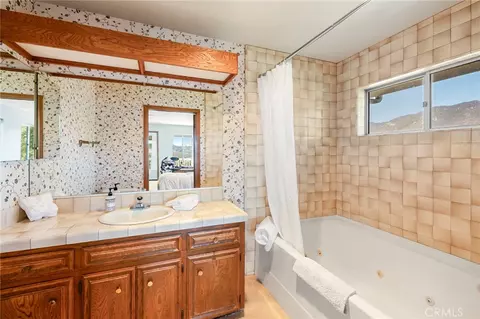 Bath - 40461 Rock Mtn, Fallbrook, CA 92028 photo 5 of 7