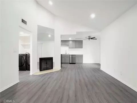 9038 Orion #209, North Hills, CA 91343