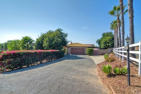 576 Mason Rd, Vista, CA 92084 photo 1