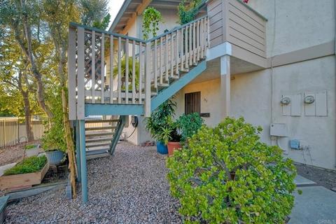 393 Stage Coach Rd, Oceanside, CA 92057 photo 1