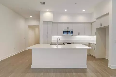 7661 University Ave #102, La Mesa, CA 91942