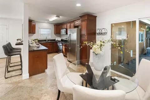 1271 Loch Lomond Dr, Cardiff By The Sea, CA 92007