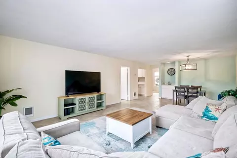 4022 Layang Layang Cir #C, Carlsbad, CA 92008