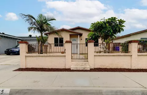 225 Avenida Descanso, Oceanside, CA 92057