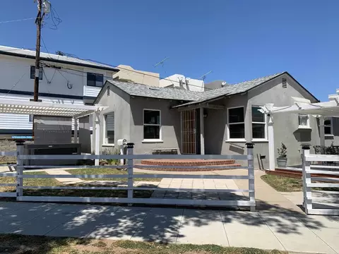 3810 Crown Point Dr, San Diego, CA 92109
