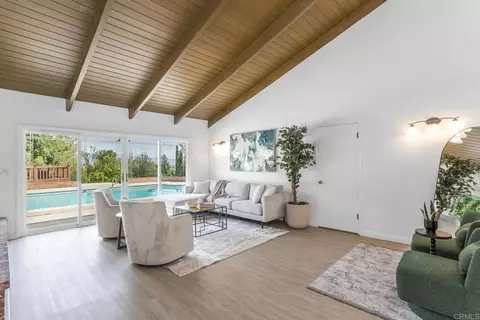 5628 El Canon Ave, Woodland Hills, CA 91367