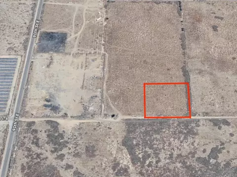 0 92 St Eave L8, Lancaster, CA 93535 photo 2