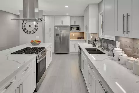 9292 Lovell Ln, La Mesa, CA 91941