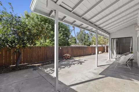Exterior - 839 Willow Tree Ln, Fallbrook, CA 92028 photo 3 of 4