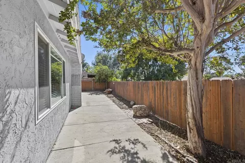 Exterior - 839 Willow Tree Ln, Fallbrook, CA 92028 photo 2 of 4
