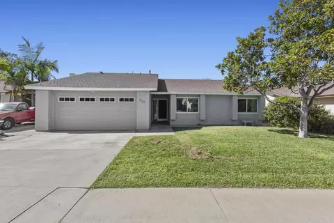 Exterior - 839 Willow Tree Ln, Fallbrook, CA 92028 photo 1 of 4