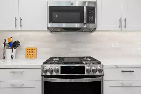 Kitchen - 1025 Brewley Ln, Vista, CA 92081 photo 5 of 6