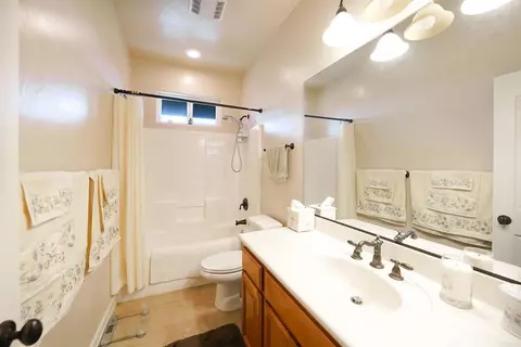 Bath - 1626 Frisius Dr, Julian, CA 92036 photo 3 of 3