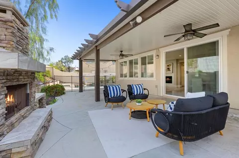 39031 New Meadow Dr, Temecula, CA 92591
