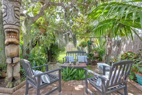 790 Avocado Ln, Carlsbad, CA 92008