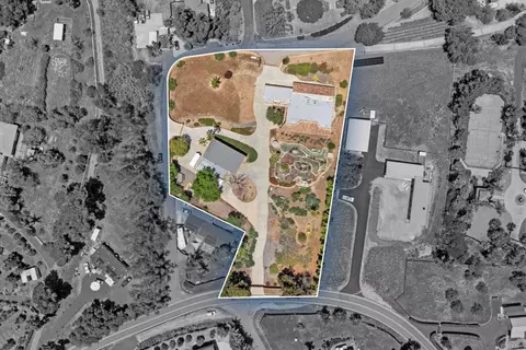 View/Area - 129 Emilia Ln, Fallbrook, CA 92028 photo 4 of 8