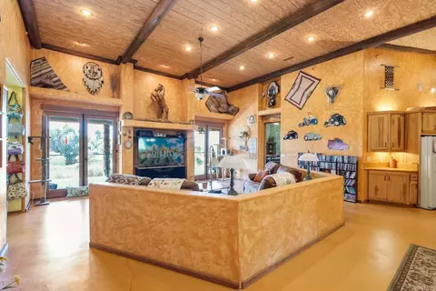 Living - 129 Emilia Ln, Fallbrook, CA 92028 photo 2 of 5