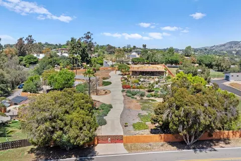 View/Area - 129 Emilia Ln, Fallbrook, CA 92028 photo 3 of 8