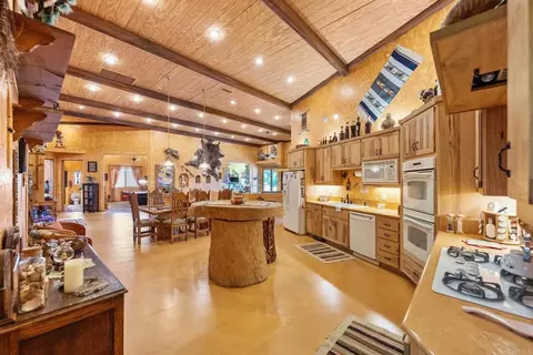 Kitchen - 129 Emilia Ln, Fallbrook, CA 92028 photo 4 of 4