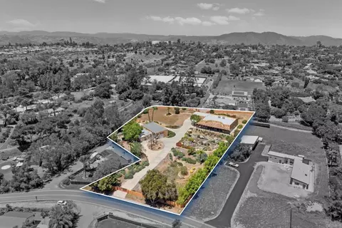 View/Area - 129 Emilia Ln, Fallbrook, CA 92028 photo 6 of 8