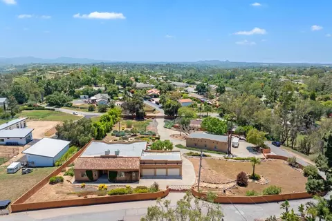 View/Area - 129 Emilia Ln, Fallbrook, CA 92028 photo 2 of 8