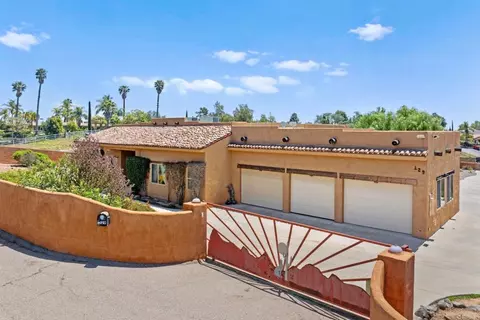 Exterior - 129 Emilia Ln, Fallbrook, CA 92028 photo 4 of 20