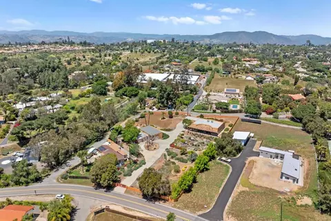 View/Area - 129 Emilia Ln, Fallbrook, CA 92028 photo 7 of 8