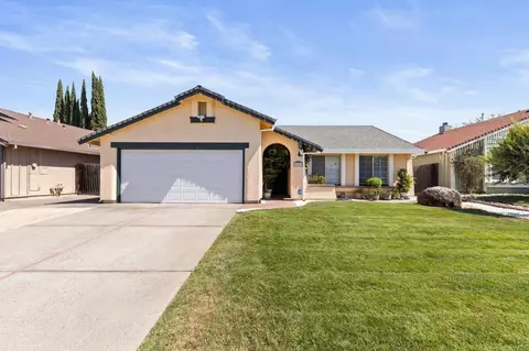 4068 De La Vina Way, Sacramento, CA 95823