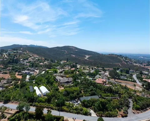 View/Area - 2081 Elevado Rd, Vista, CA 92084 photo 4 of 9