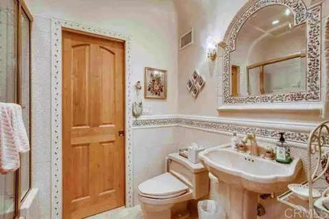 Bath - 2081 Elevado Rd, Vista, CA 92084 photo 3 of 3