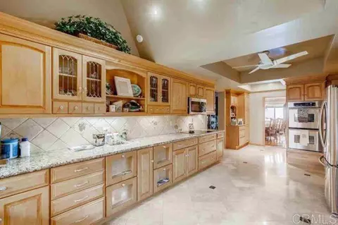 Kitchen - 2081 Elevado Rd, Vista, CA 92084 photo 3 of 4