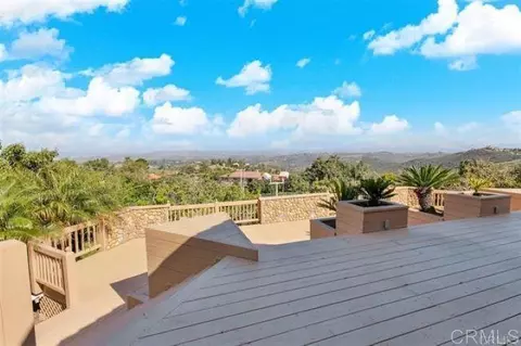 Exterior - 2081 Elevado Rd, Vista, CA 92084 photo 11 of 19