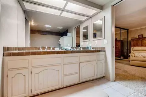 Bath - 2081 Elevado Rd, Vista, CA 92084 photo 1 of 3