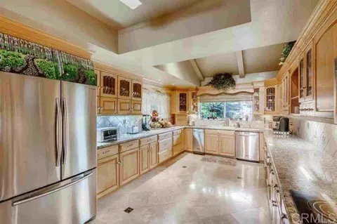 Kitchen - 2081 Elevado Rd, Vista, CA 92084 photo 2 of 4