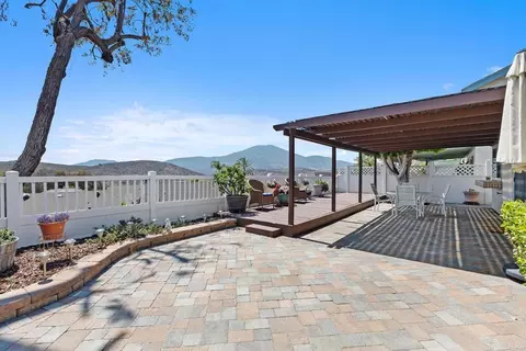 10879 Charing Cross Rd, Spring Valley, CA 91978